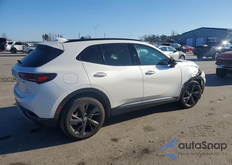 2023 Buick Envision Essence z USA, uszkodzony, nr VIN LRBFZNR44PD074073